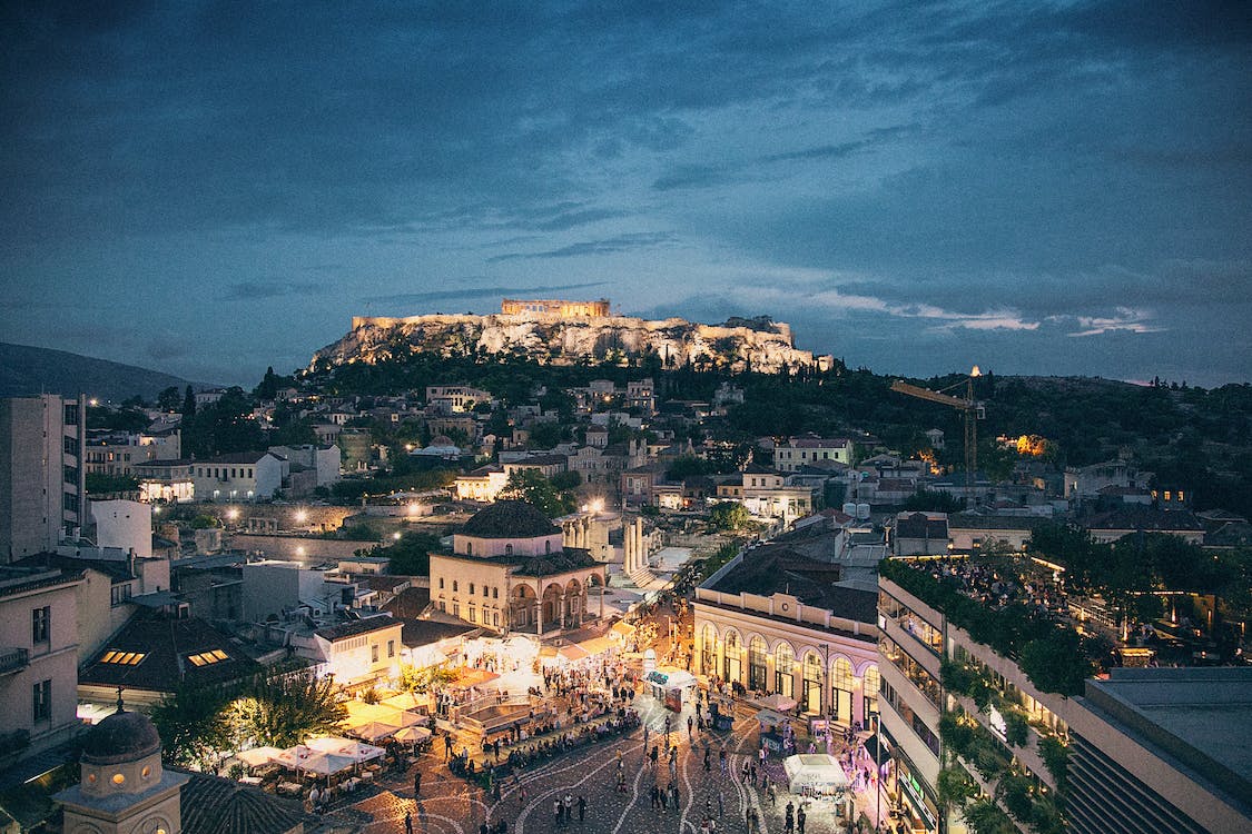 „Explorând Atena: Cele mai impresionante atracții turistice și experiențe unice în capitala Greciei”