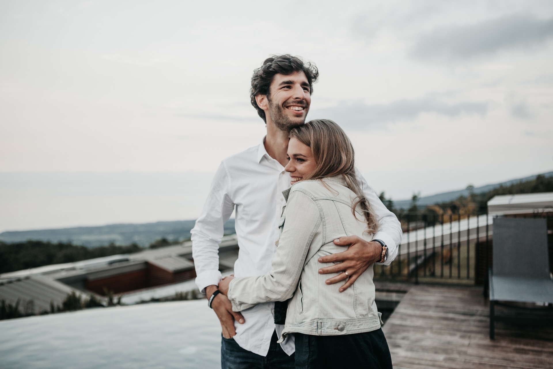 Cum să atingi un nivel mai bun al conexiunii fizice și emoționale cu partenerul tău? Sfaturi pentru relații de calitate și de durată!