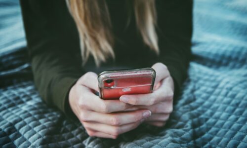Cum s-a schimbat iubirea: De la scrisori la dating apps