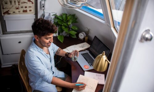 Revoluția muncii: De la fabrică la „remote work” și impactul familial