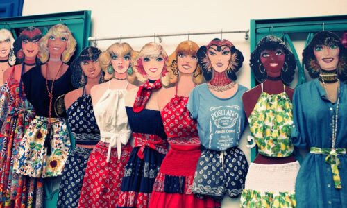 Evoluția modei ca manifest politic: De la corset la haine genderless