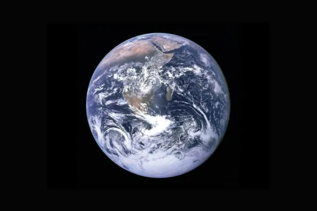 Photo space influence on earth politics